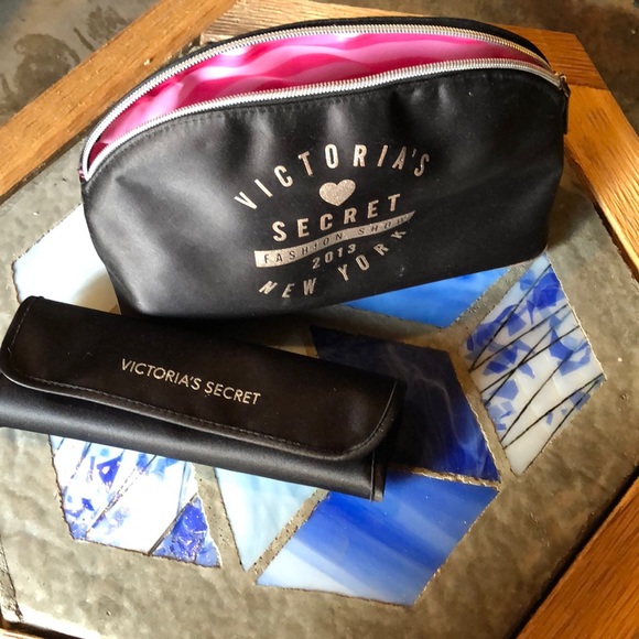 Victoria's Secret Accessories - Victoria’s Secret Makeup purse